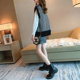 Strickweste mit unregelmäßigem Muster und V-Ausschnitt in Übergröße